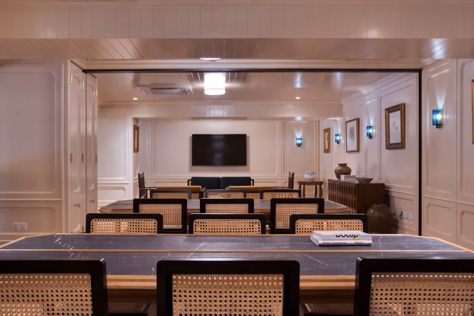 ourspaces_meetingroom2a_960x640-1574661414588